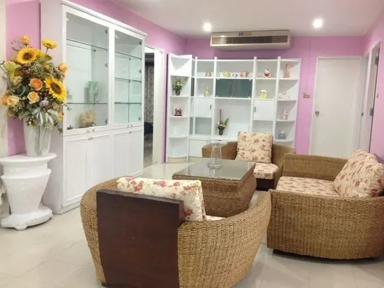 5 Bedrooms House