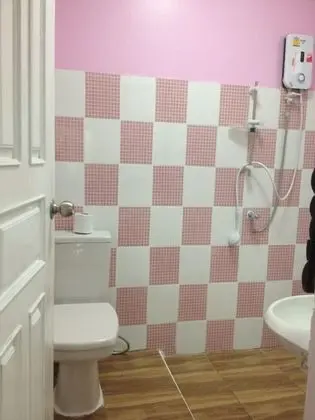 5 Bedrooms House
