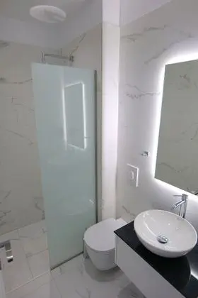 Basic Tek Büyük Yataklı Oda