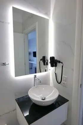 Basic Tek Büyük Yataklı Oda