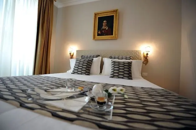 Deluxe Tek Büyük Yataklı Oda (Via Condotti)