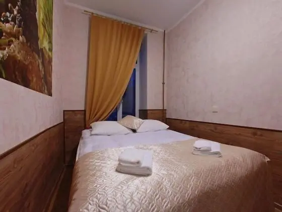 Tek Büyük veya İki Ayrı Yataklı Oda, Ortak Banyo