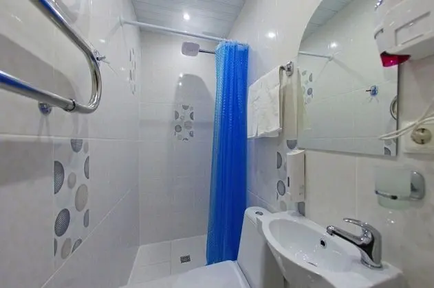 Tek Büyük veya İki Ayrı Yataklı Oda, Ortak Banyo