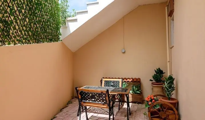 Üç Kişilik Oda