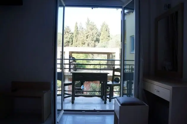 Traditional Üç Kişilik Oda