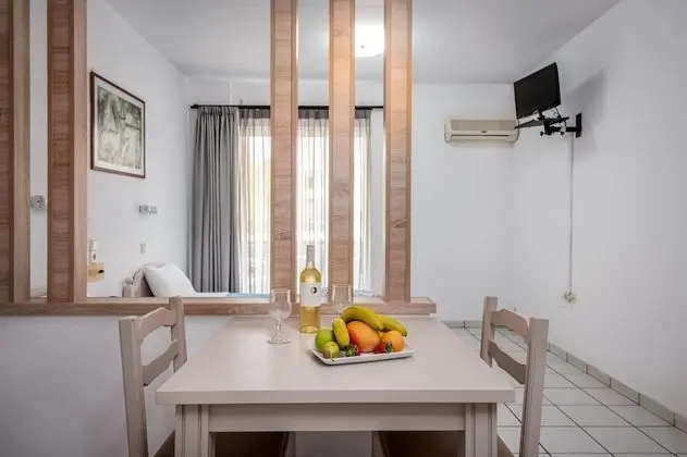Odada yemek servisi