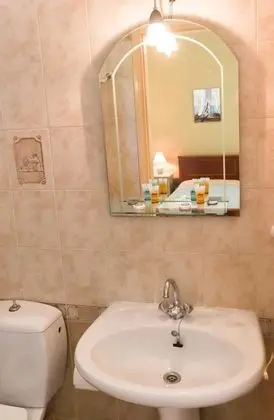 Basic Tek Büyük veya İki Ayrı Yataklı Oda
