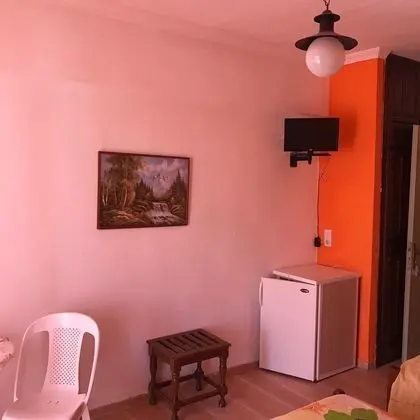 Üç Kişilik Oda