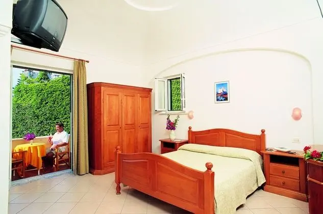 Comfort Tek Büyük Yataklı Oda