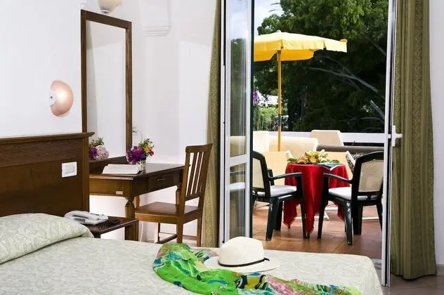 Deluxe Üç Kişilik Oda