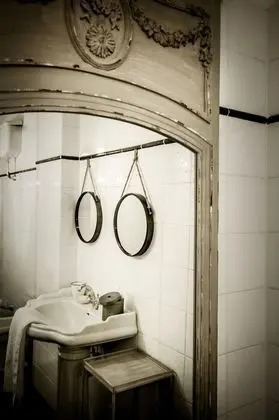 Tek Büyük Yataklı Oda, Özel Banyo (private bathroom not in room)