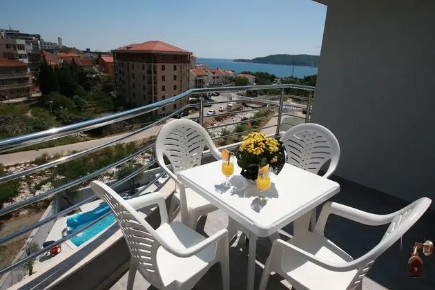 Basic Tek Büyük veya İki Ayrı Yataklı Oda, Dağ Manzaralı