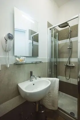 Standard Tek Büyük Yataklı Oda, Banyolu/Duşlu, Bahçe Manzaralı (Gray Room	)