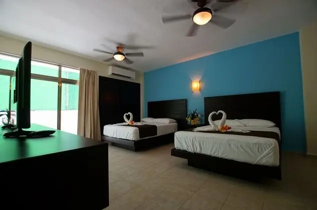 Deluxe Oda (3 queen beds)
