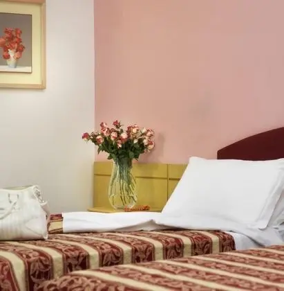 Comfort Tek Büyük veya İki Ayrı Yataklı Oda