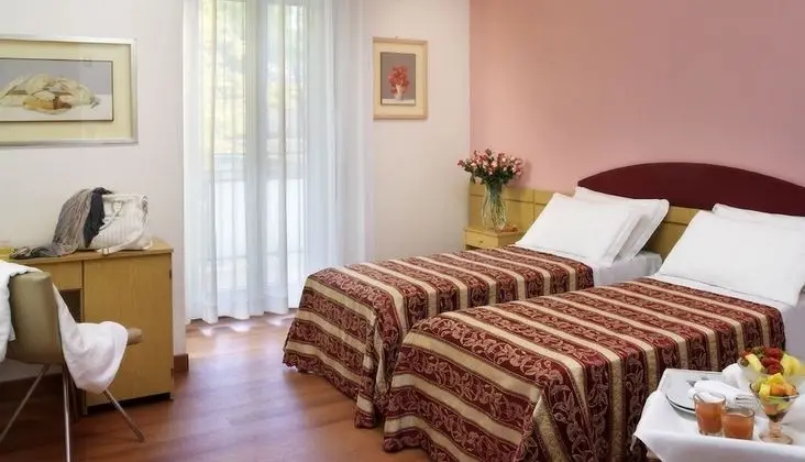 Comfort Tek Büyük veya İki Ayrı Yataklı Oda