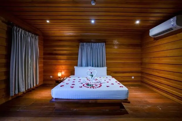 Honeymoon Kulübe, 1 En Büyük (King) Boy Yatak, Balkon, Havuz Manzaralı