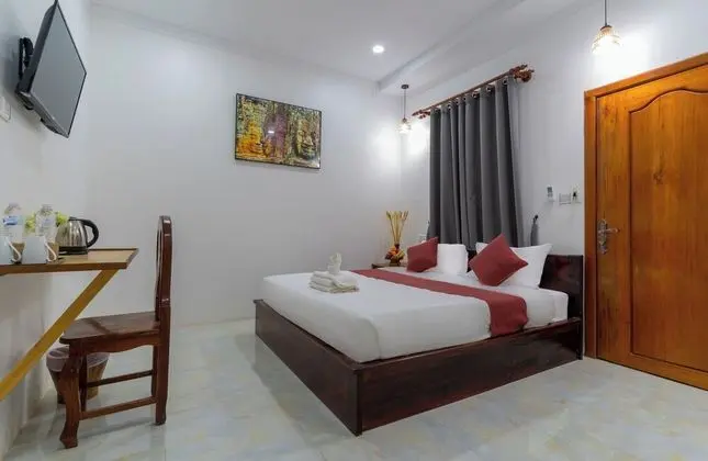 Deluxe Tek Büyük Yataklı Oda, Balkon, Havuz Manzaralı