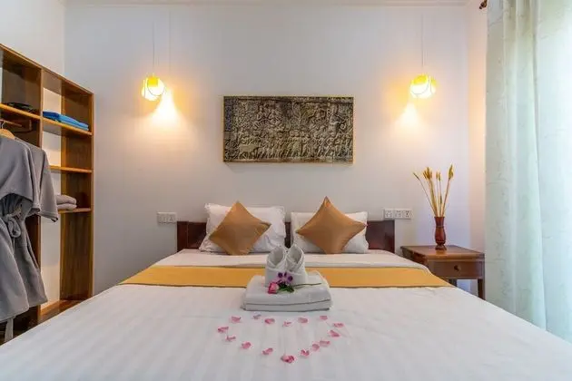 Deluxe Tek Büyük Yataklı Oda, Balkon, Havuz Manzaralı