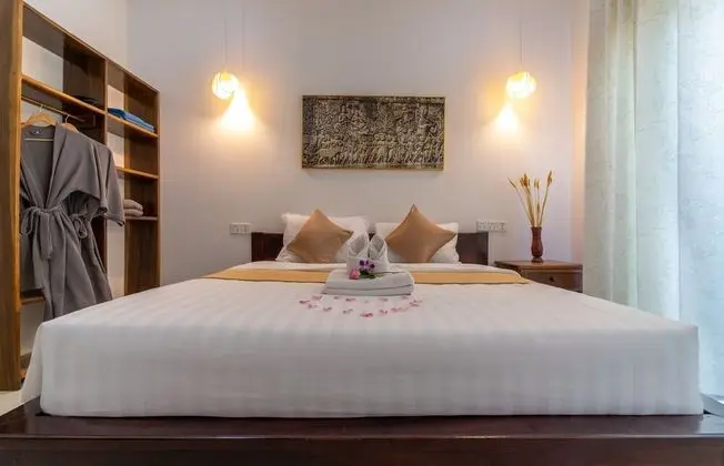 Deluxe Tek Büyük Yataklı Oda, Balkon, Havuz Manzaralı