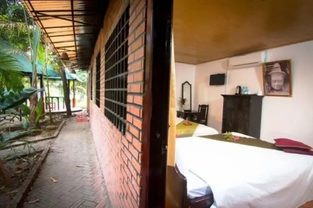 Family Room Garden View with individual kiosk and hammock