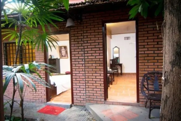Family Room Garden View with individual kiosk and hammock