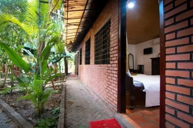 Family Room Garden View with individual kiosk and hammock