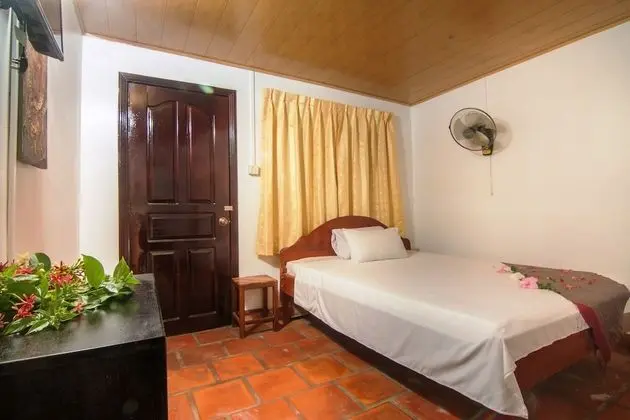 Single Room Garden View with individual kiosk and hammock