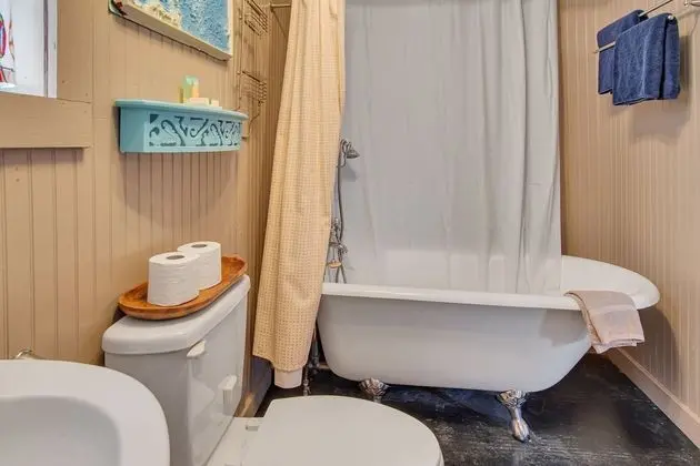 Ev, 1 Çift Kişilik Yatak, Veranda (ANG2-Anglers Court Beach Cottage #2)