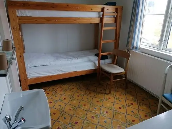 İki Ayrı Yataklı Oda, Ortak Banyo