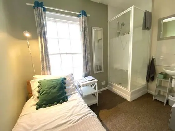 Tek Kişilik Oda, Banyolu/Duşlu (Separate Toilet)