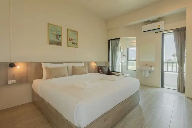 Deluxe Room, 1 King Bed, Nature View
