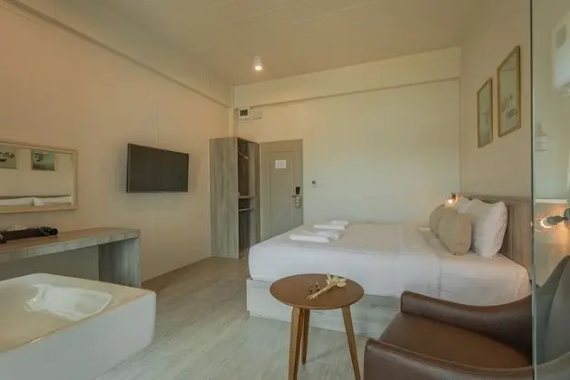 Deluxe Room, 1 King Bed, Nature View