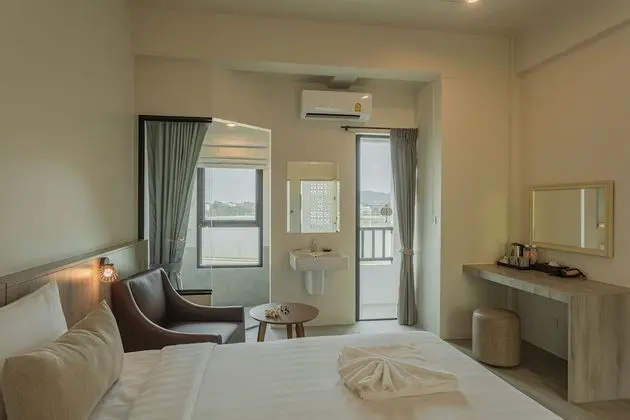 Deluxe Room, 1 King Bed, Nature View
