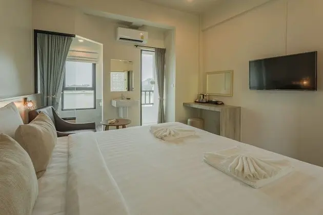 Deluxe Room, 1 King Bed, Nature View