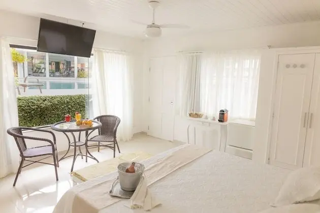 Superior Süit, Havuz Kenarı