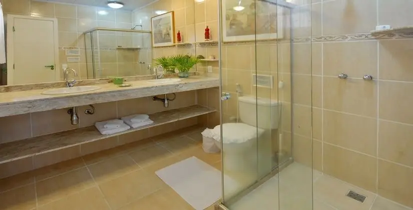 Superior Süit, Havuz Kenarı