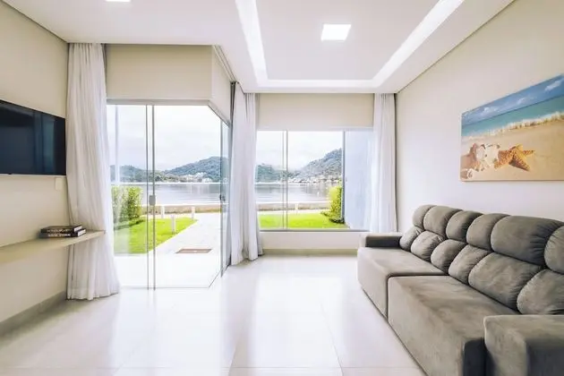Luxury Oda