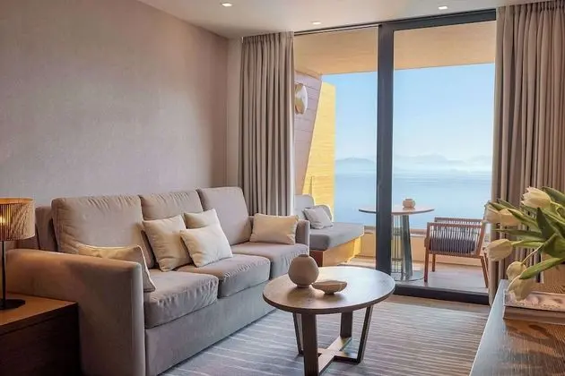 Grand Oda, 1 En Büyük (King) Boy Yatak ve Çekyat, Deniz Manzaralı