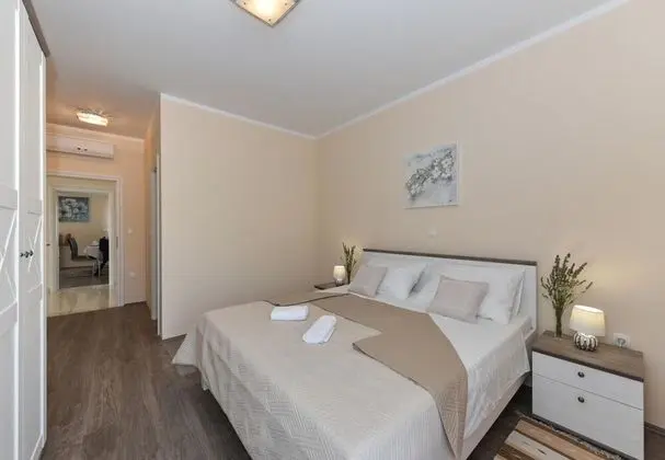 Ev (Ani 1 - with pool - H(6))