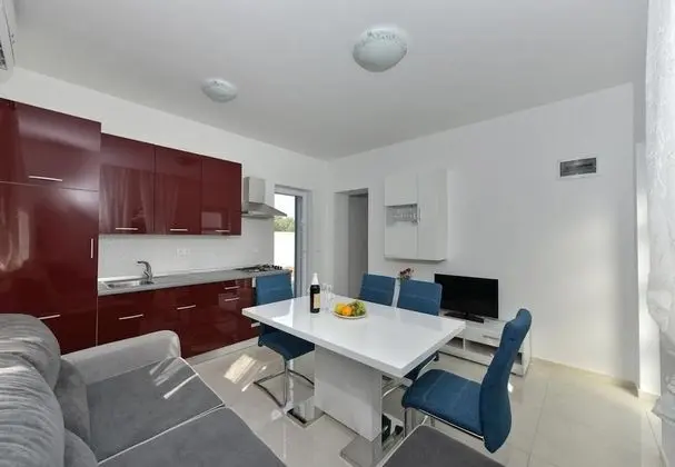 Ev (Ani 1 - with pool - H(6))