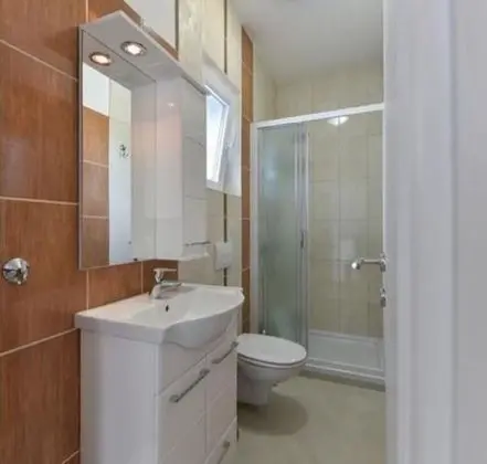 Ev (Ani 1 - with pool - H(6))