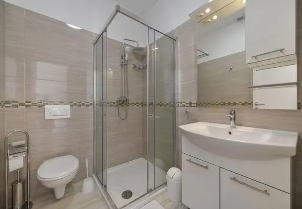 Ev (Ani 1 - with pool - H(6))