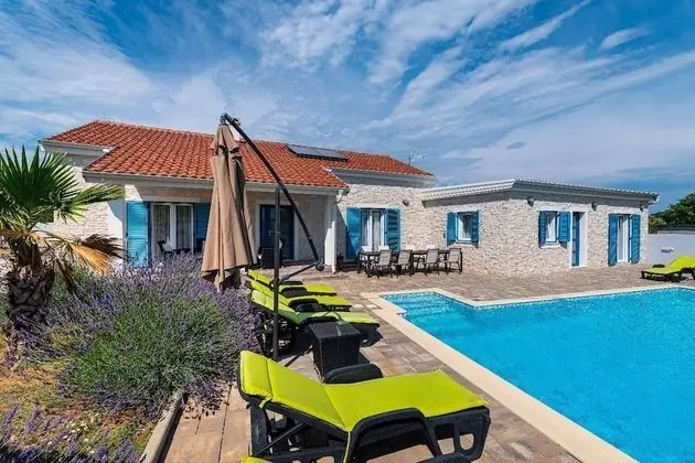 Ev (Ani 1 - with pool - H(6))