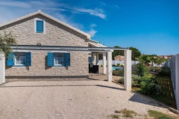 Ev (Ani 1 - with pool - H(6))