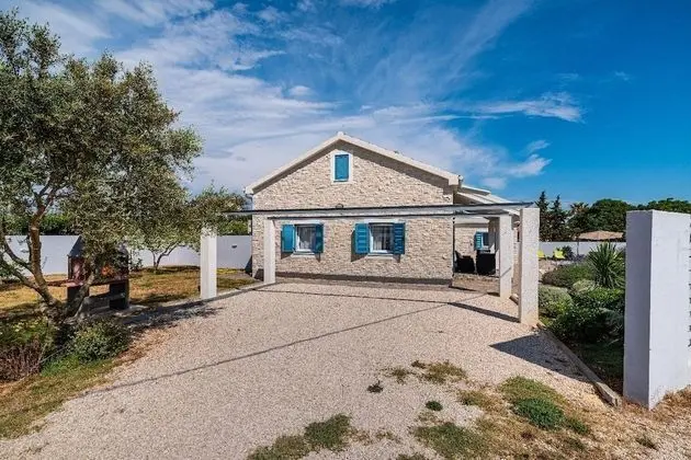 Ev (Ani 1 - with pool - H(6))