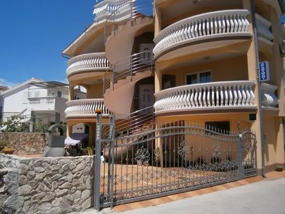 Apart Daire (Ani - modern - A1 prizemlje(2+2))