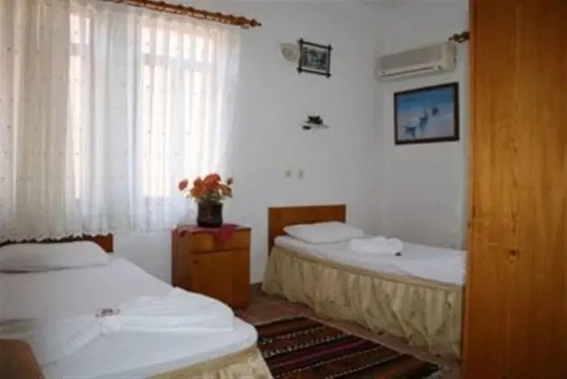 Üç Kişilik Oda