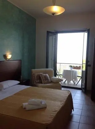 Tek Büyük veya İki Ayrı Yataklı Oda, Balkon