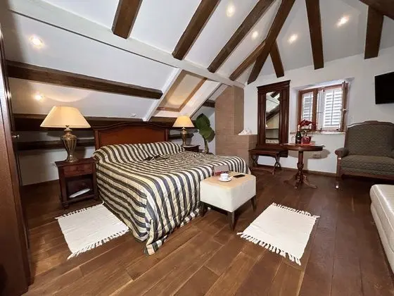 Deluxe Tek Büyük Yataklı Oda